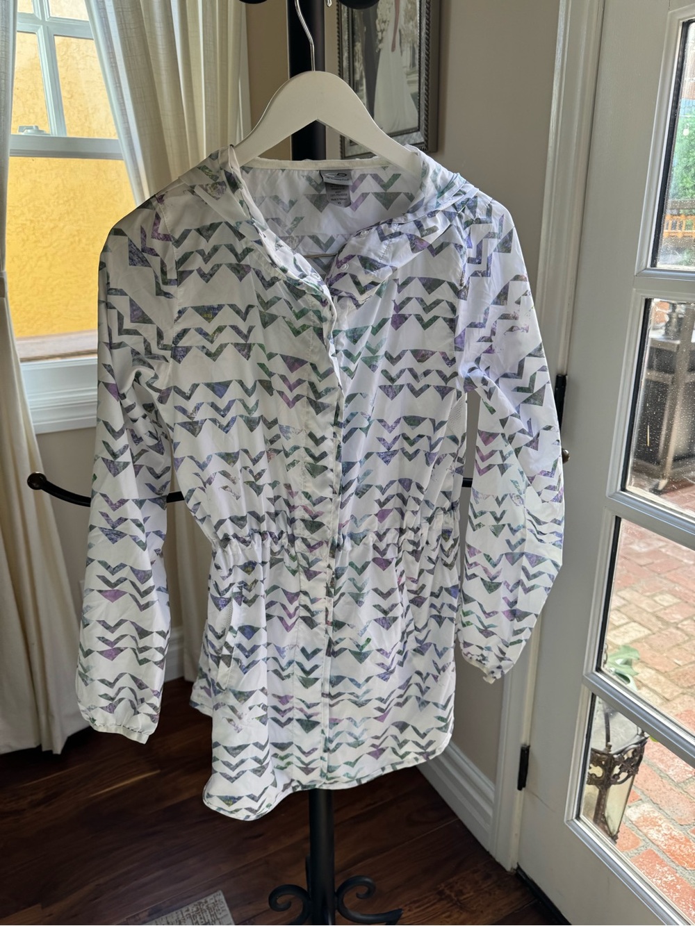 Champion Woman Lightweight White Hooded Anorak with Pastel Chevron Print XS
